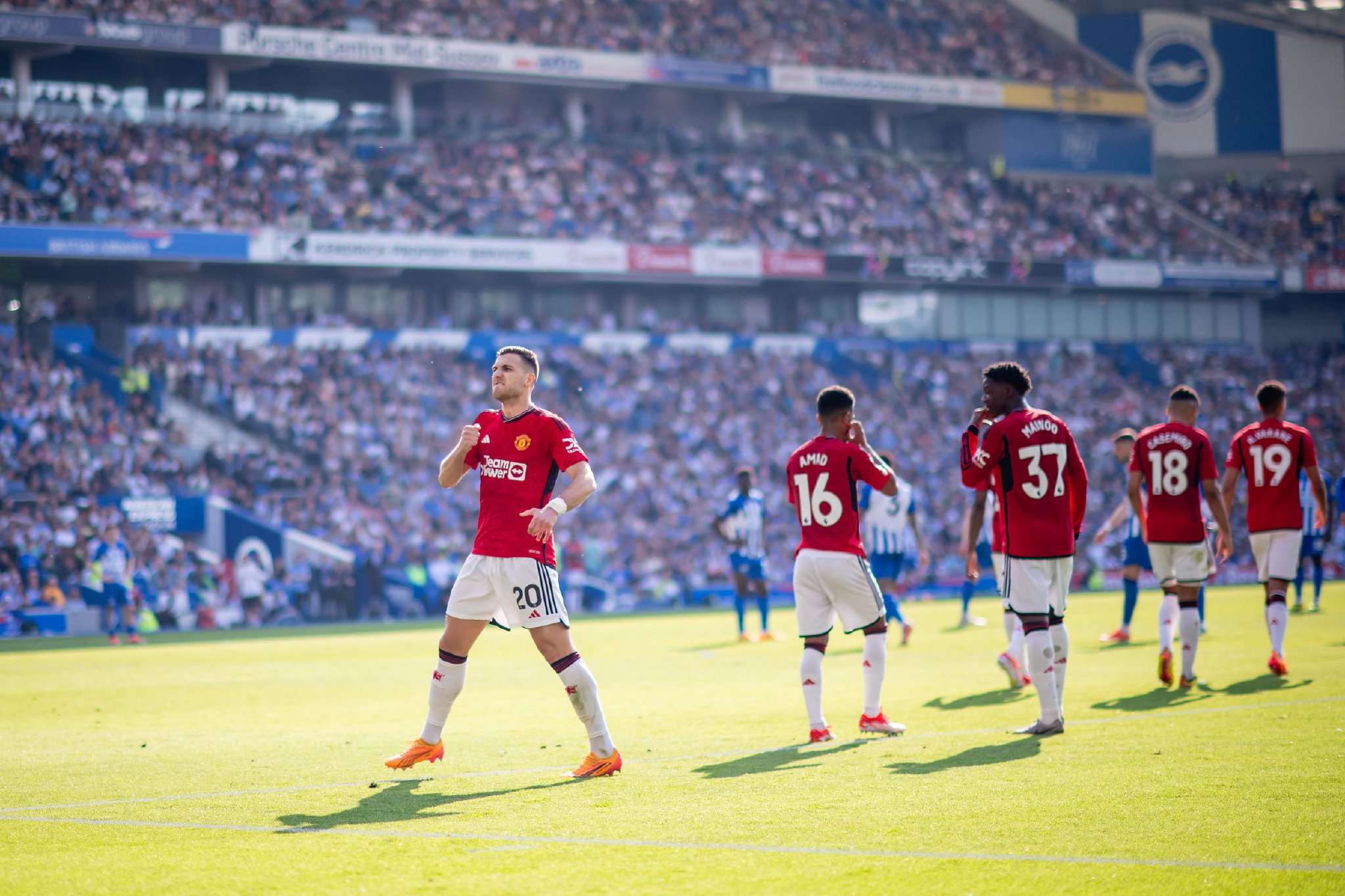 季後賽中受 季後賽中受